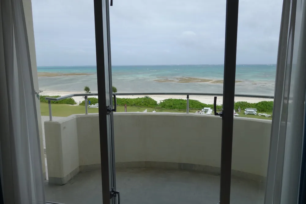 イーフビーチホテルの客室からの眺め